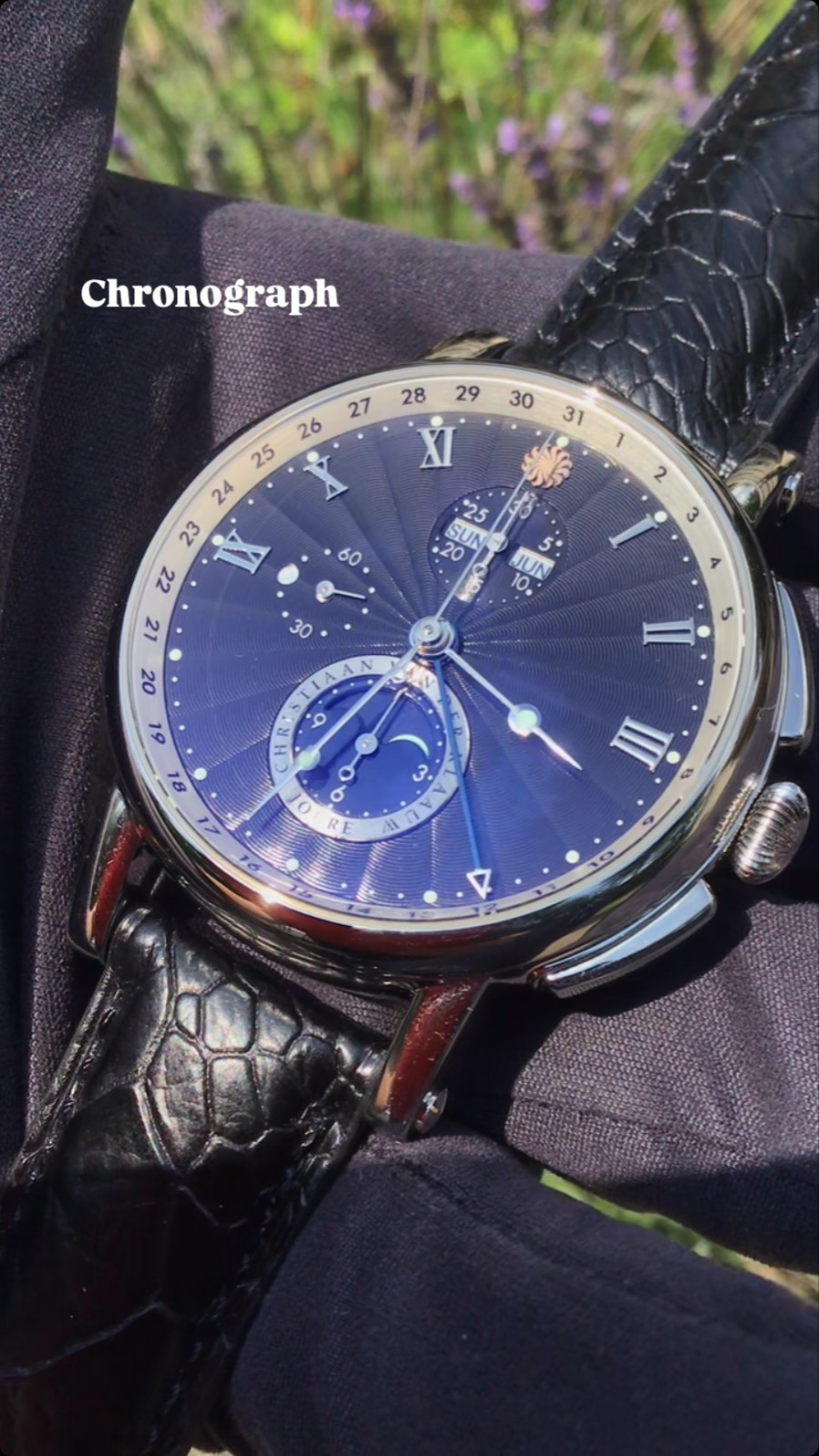 @christiaanvanderklaauw 🇳🇱 the Hypernova. A 44mm stainless steel case with sapphire caseback. Chronograph, annual calendar, moonphase, am/pm indicator. @martinpulli 🪐 🖖🏼