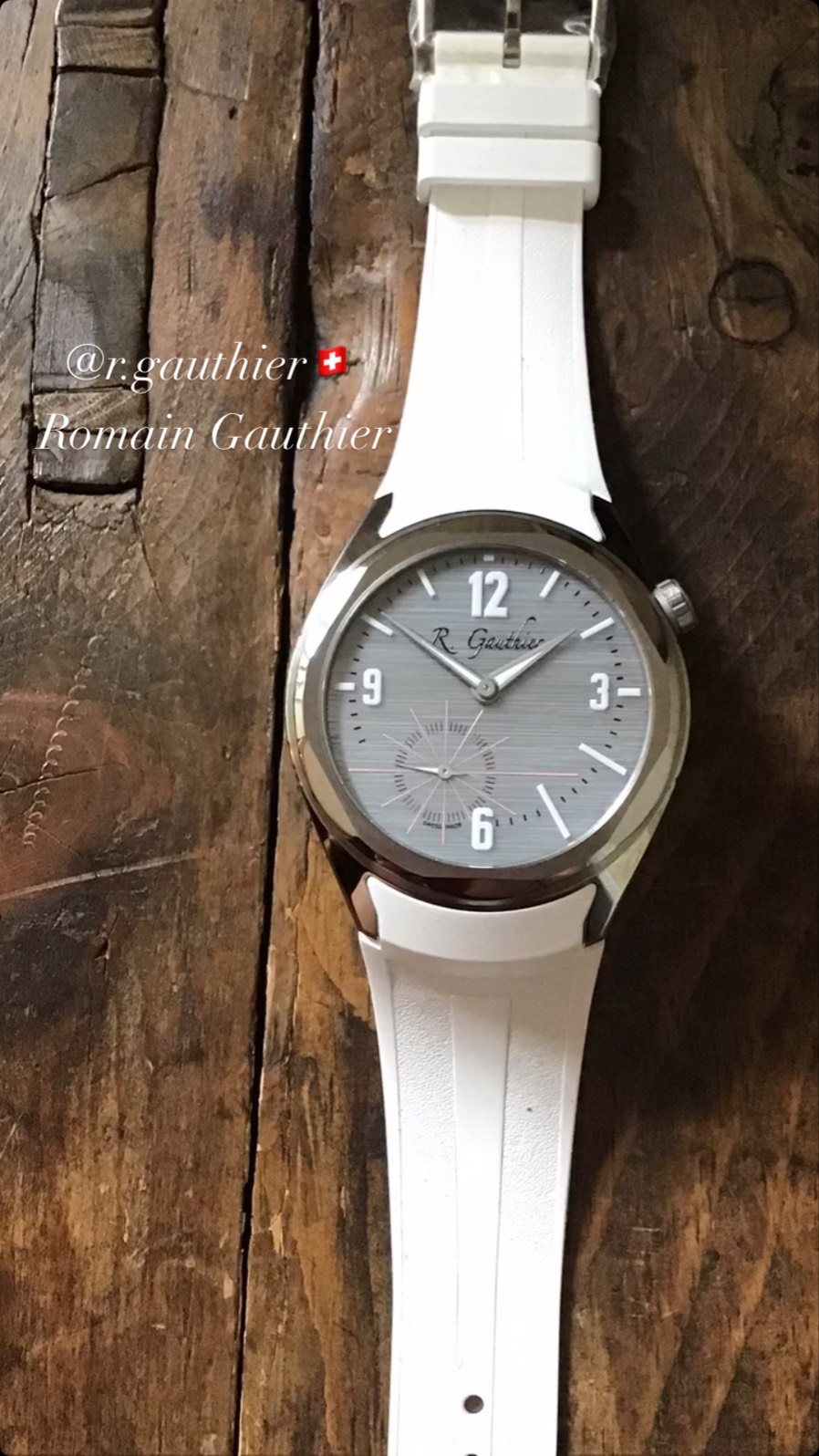 @r.gauthier 🇨🇭 📽️ C 39.5 , 39.5 mm grade 5 titanium with mixed brushed & polished case. A straight grained sapphire dial, featuring multi color Lumicast luminous markers and handset. The dials, in three highlights, pink, orange or blue, will each have different coordination of luminous colors, highlighting the accent lacquer. The calibre is the manufacture “C” handwound, hand finished by team Romain Gauthier, featuring a snail cam stop action feature for pin point setting on the fly. The new, integrated strap system, allows quick interchange of the strap via a lever on either side and a quick change pin buckle too. The watch with strap and buckle are a feathery 51 grams! @martinpulli 🇺🇸 call me for more details, I like to hear myself talk. #Romaingauthier