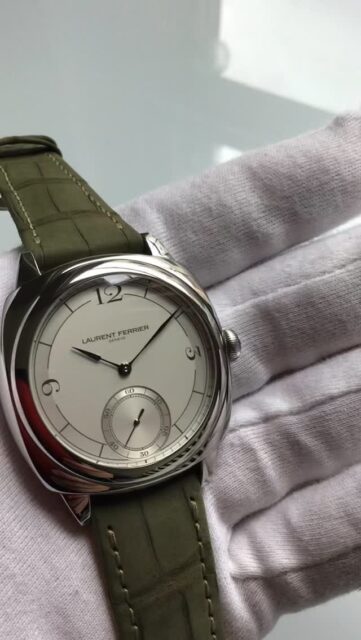 @laurent_ferrier 🇨🇭 the Square, in Stainless Steel with “Retro” Opaline dial, in tribute to the Art Deco era.
The Microrotor with Natural Escapement ….tick tick tick …. @martinpulli 🇺🇸