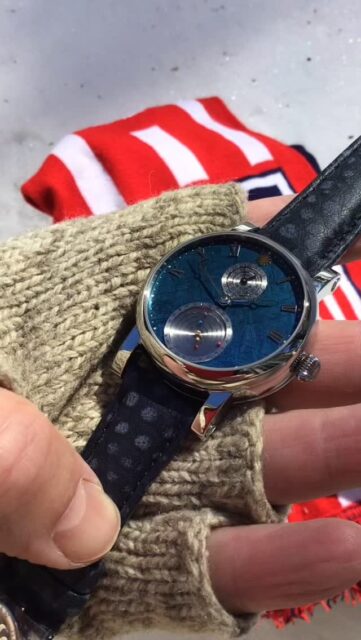 @christiaanvanderklaauw 🇳🇱 Planetarium with magnificent meteorite dial , rendered blue. The six planets nearest our sun travel in orbit around the sun at 6. Each, moving at its own orbital timing, some requiring many Earth years to complete its single trip around the sun. An annual calendar (Earth calendar) at 12. The Planetarium has always been a most remarkable watch. Pim and his team have continued to raise their level. I’m always ready to turn it up to 11 🎚️ @martinpulli 🇺🇸 🛸 orbiting every day, held only by gravity.