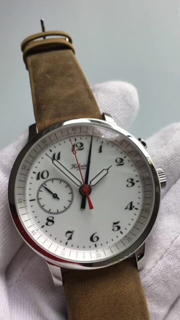 @habring2 🇦🇹 Smart Felix “ZM” , handwound monopusher chronograph with central event minutes counter.
38.5mm case with 41mm flange bezel. Piece unique @martinpulli 🇺🇸