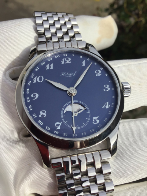 @habring2 🇦🇹 our boy Oskar, with pointer date hand. 
Handwound, hours, minutes, small seconds, 🌖 moonphase, date with a pointer hand.
The 1950’s, Habring2 style! @martinpulli 🇺🇸 I don’t know it all, but I know enough ☎️📞