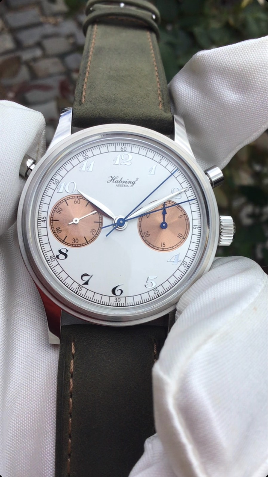 @habring2 🇦🇹 Doppel 38, handwound , monopusher, split second chronograph. The silver dial with copper/salmon registers and Breguet styled Arabic markers. This one, is on a wrist feeling the love now. Did you know the system for the split seconds, developed by Richard Habring in the 1990’s, first appearing in the GPHG First Prize, Doppel 2.0 in 2012? 2012!!! Now, we’re into a 38.5mm case, or 38.5mm case with a 41mm flange bezel for additional outer chapter information. @martinpulli 🇺🇸 I was there for the developments for 2012 and I’m still working with great partners to what’s next everyday. Greatness is nurtured.